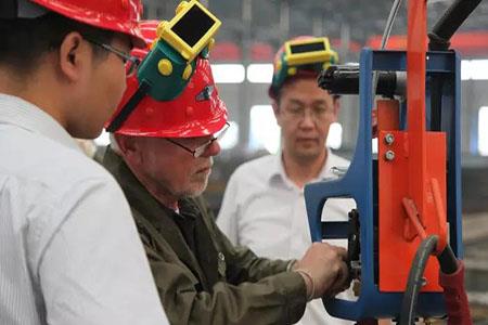 German experts conduct theoretical and practical training for our companyʼs welders180612112022.jpg